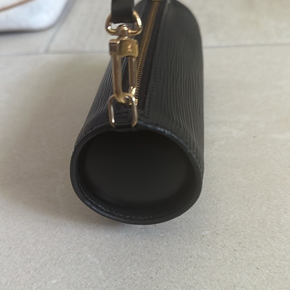 Authentic Louis Vuitton Epi Soufflot Pouch For Soufflot Bag Noir - Picture 4 of 6